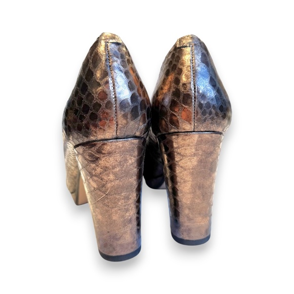 CLARKS Bronze textured leather platform pumps block heel size 8.5 - Picture 5 of 12